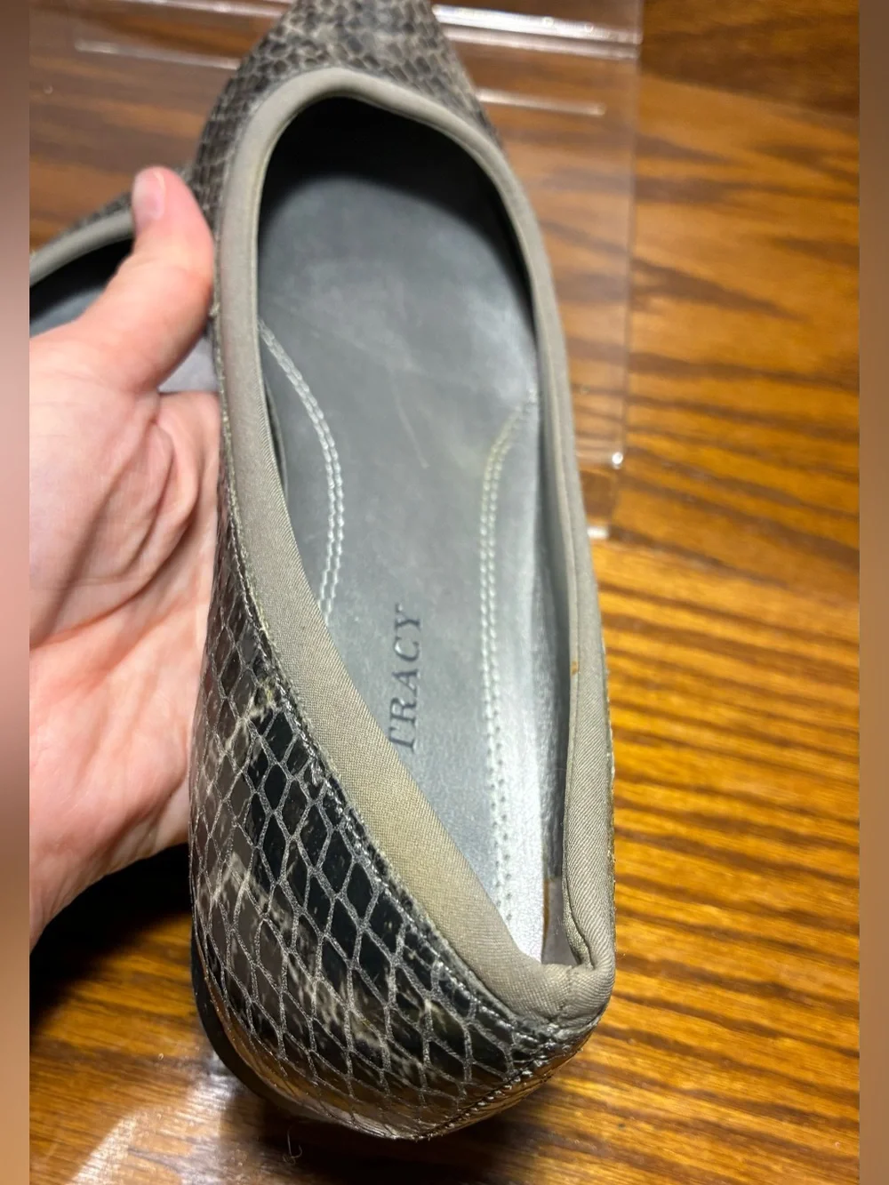 Ellen Tracy Snakeskin Leather Pointed Toe Flats Gray Size 6.5